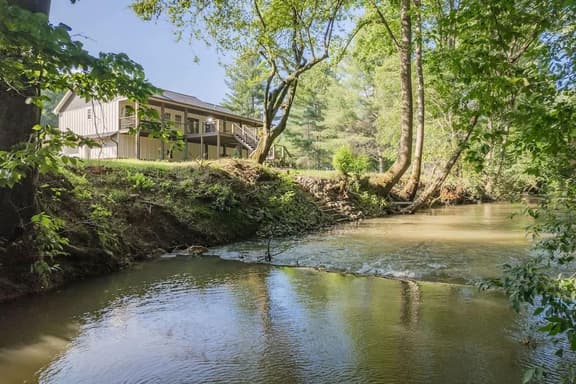 Creekside Manor